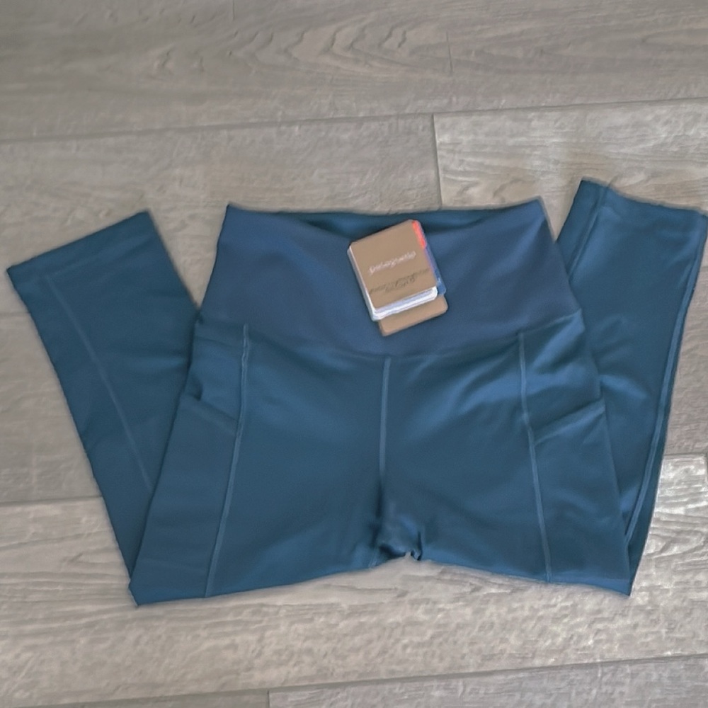 NWT Patagonia Women's Lightweight Pack Out Crops 19” Sz M Stone Blue